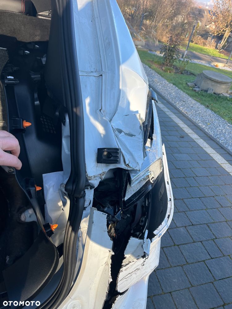 Ford Kuga 2.5 Duratec FHEV 4x4 ST-LINE - 21