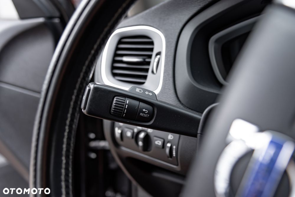 Volvo V40 D2 Drive-E Momentum - 27