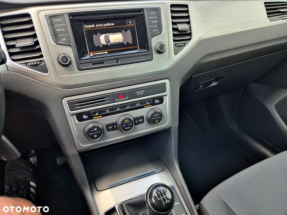 Volkswagen Golf 1.6 TDI BlueMotion Comfortline - 8