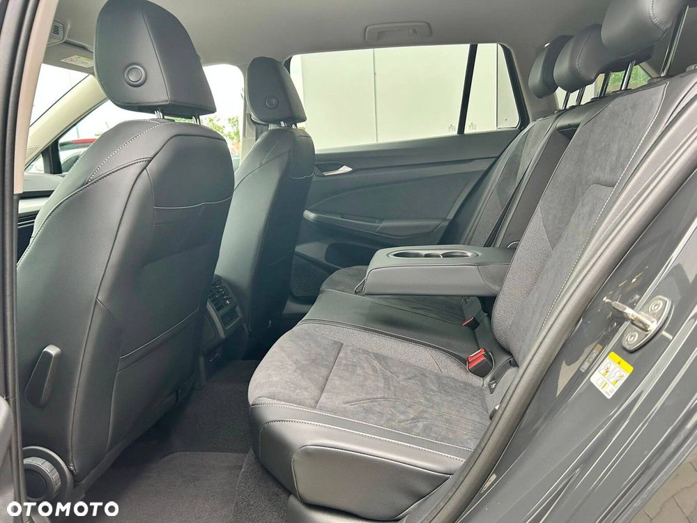 Volkswagen Golf Variant - 12