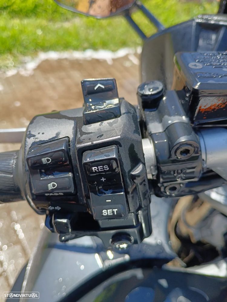 Yamaha FJR - 10