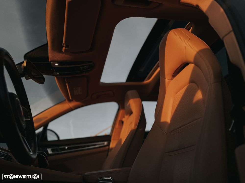 Porsche Panamera Sport Turismo - 23
