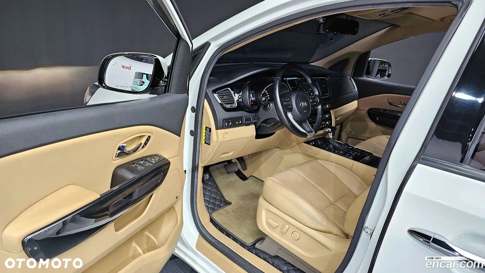 Kia Carnival - 6