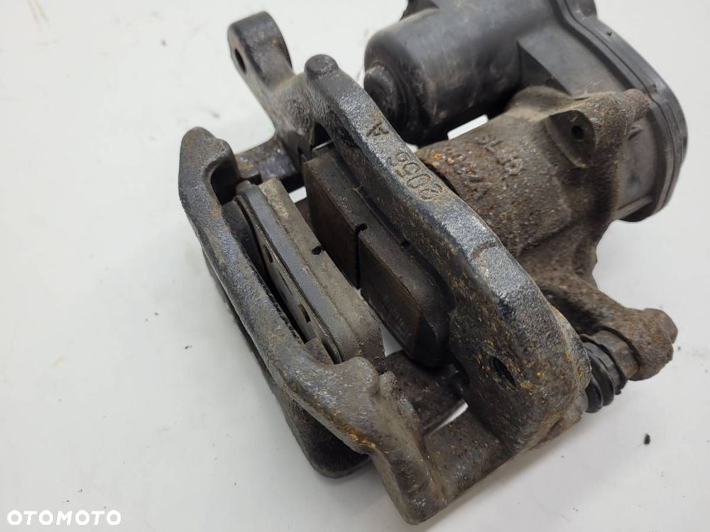 ZACISK HAMULCOWY TYŁ TYLNY PRAWY JARZMO NISSAN X-TRAIL III T32 2.0 DCI - 9