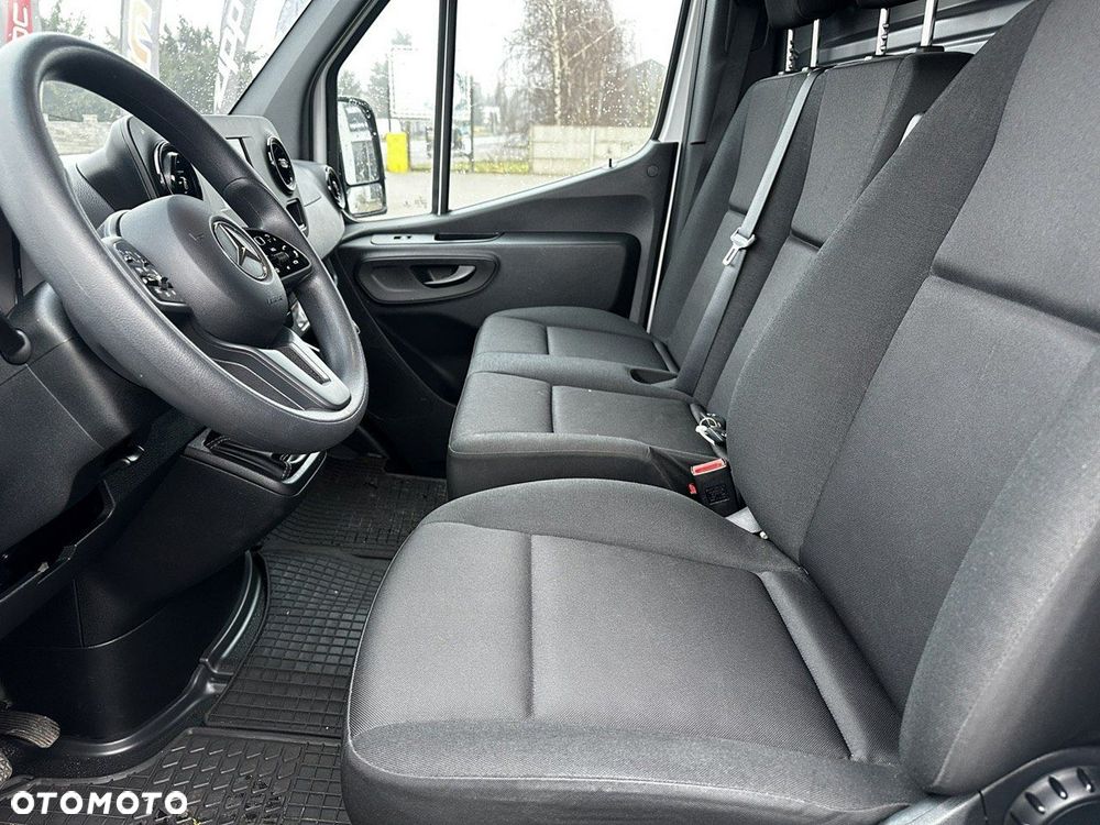 Mercedes-Benz Sprinter - 24
