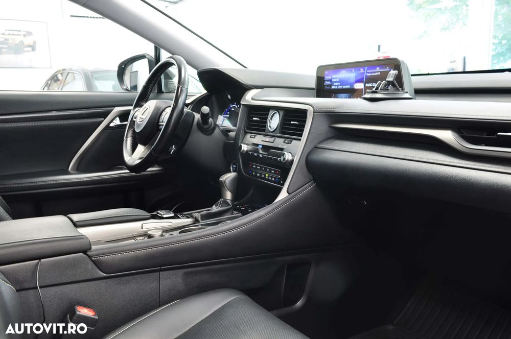Lexus Seria RX - 15