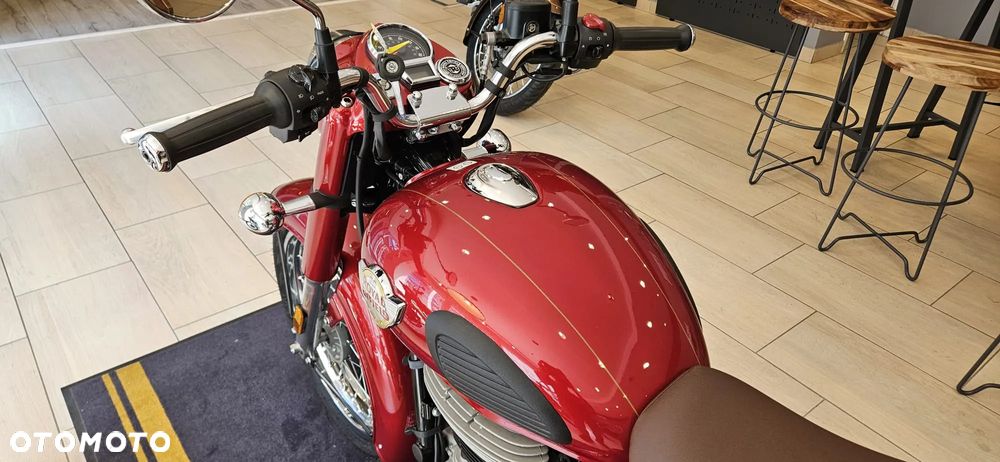 Royal Enfield Classic - 4