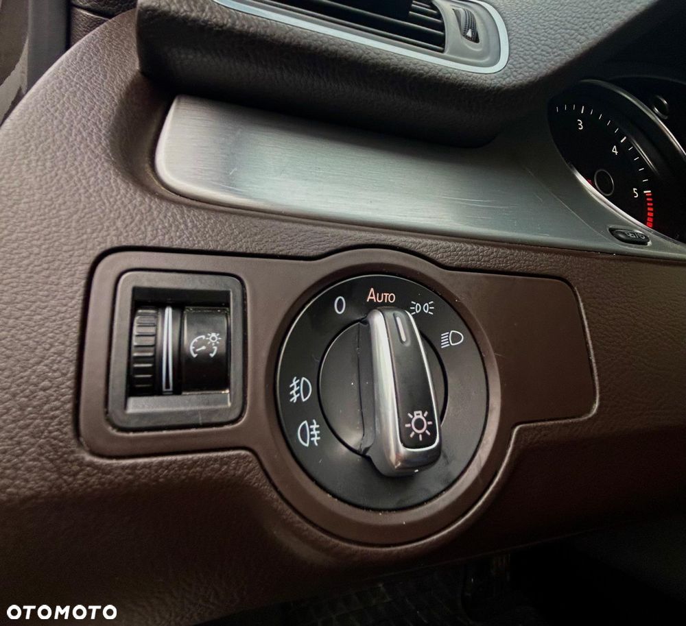 Volkswagen Passat 2.0 TDI DSG BlueMotion Technology Highline - 25