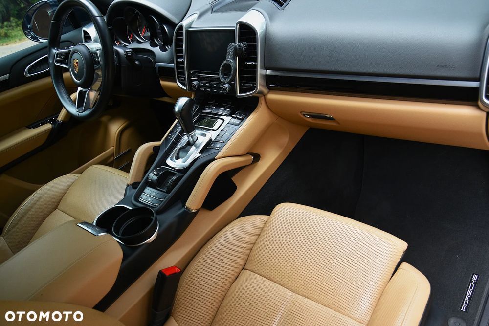 Porsche Cayenne S - 14