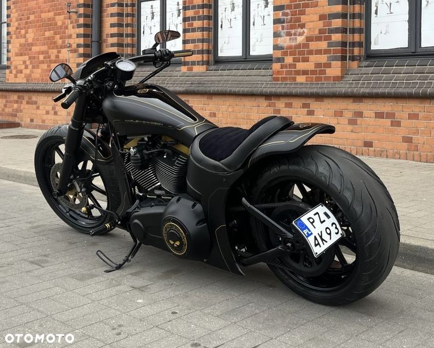 Harley-Davidson Softail Breakout - 22