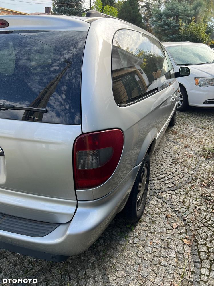 Chrysler Voyager 2005 photo 2