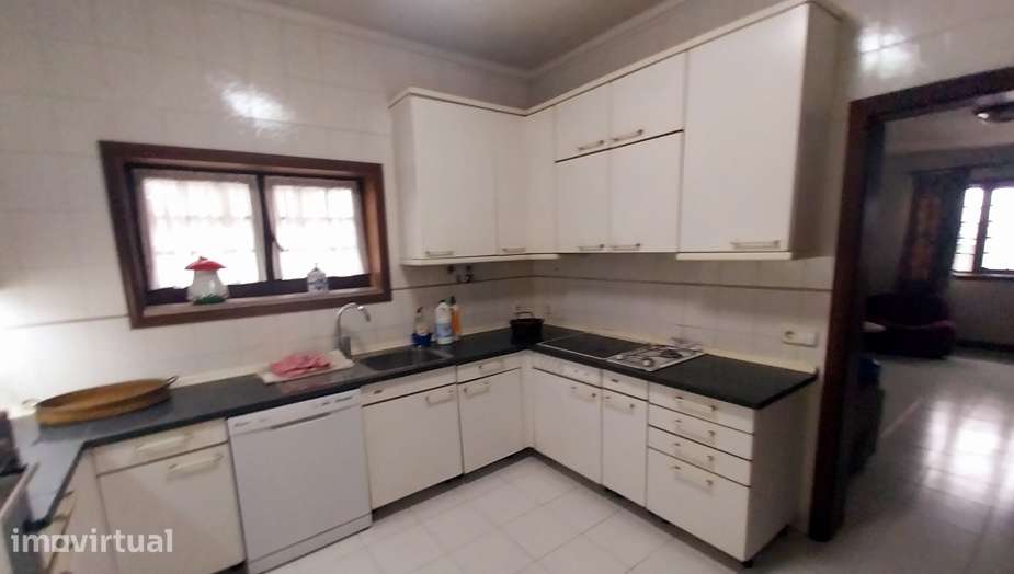 Moradia T5 Lordelo Guimarães  Lote 870m² Grande Potencial Modernização - Grande imagem: 3/3