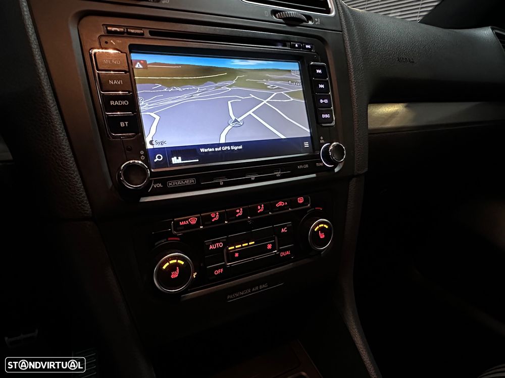 VW Golf 2.0 GTI adidas - 26