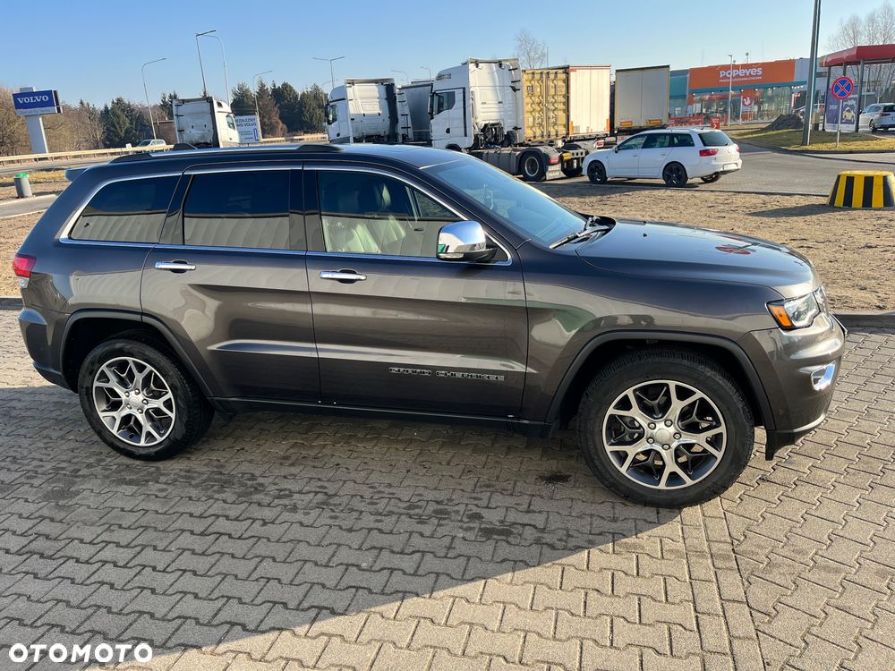Jeep Grand Cherokee - 19