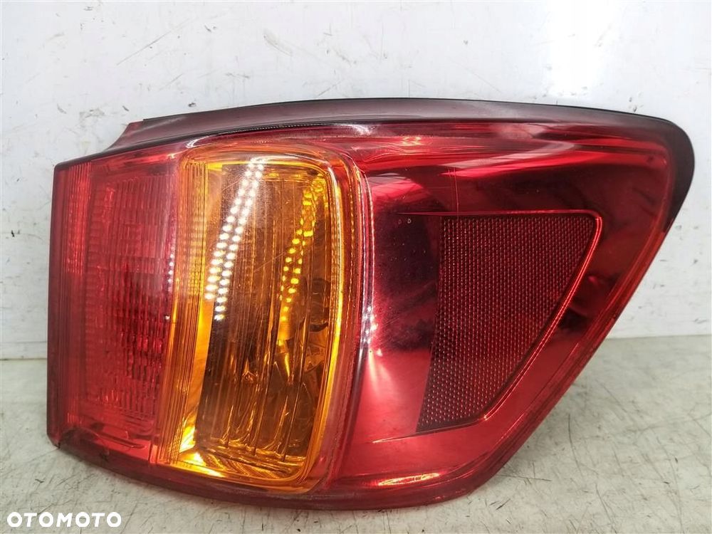 Lampa prawa tylna tył Lexus IS II PRZED LIFT SEDAN 2005-2010 R - 1