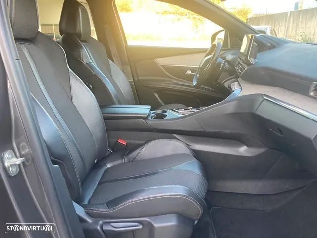 Peugeot 3008 PureTech 130 Stop & Start GPF EAT8 GT — fotografia 31
