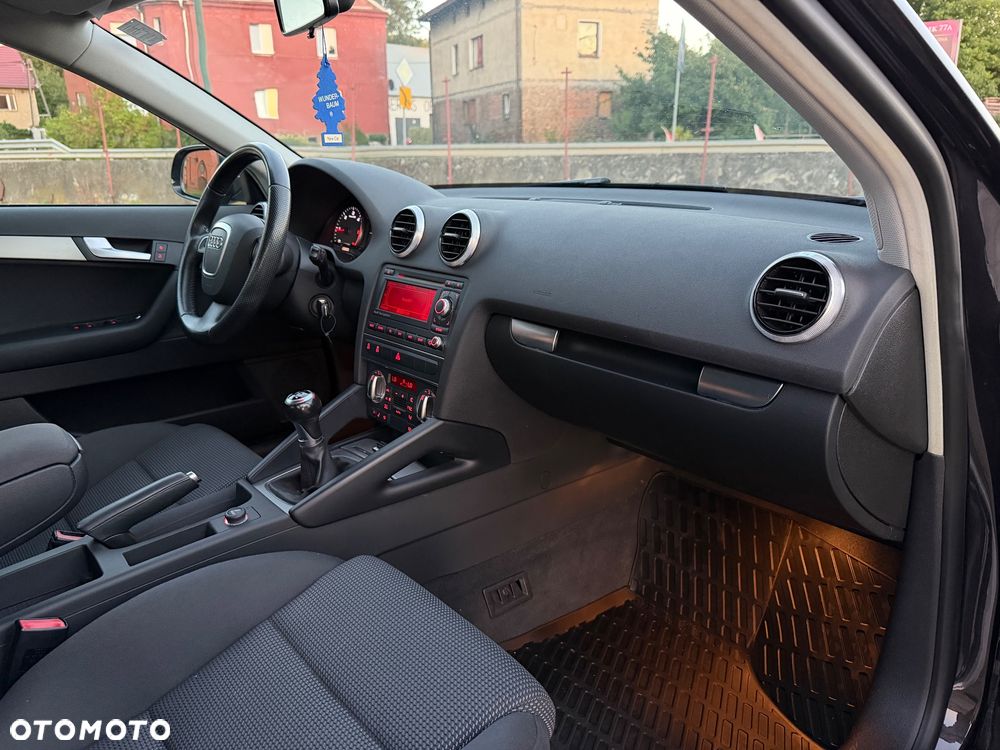 Audi A3 Sportback 2.0 TDI DPF Ambiente - 8