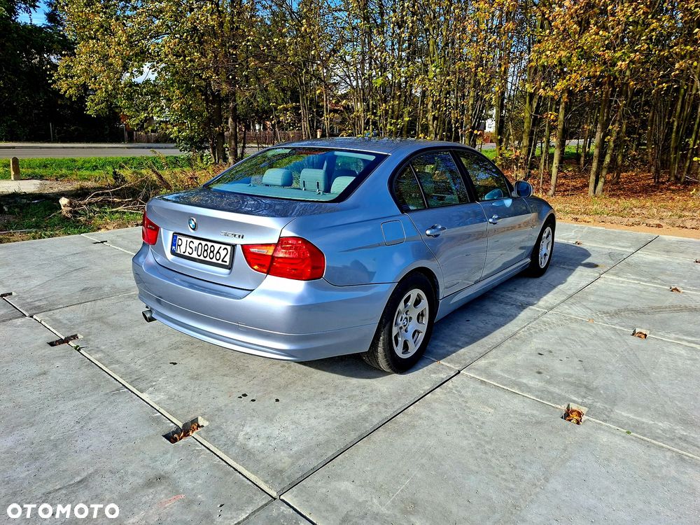 BMW E90 2008 photo 3