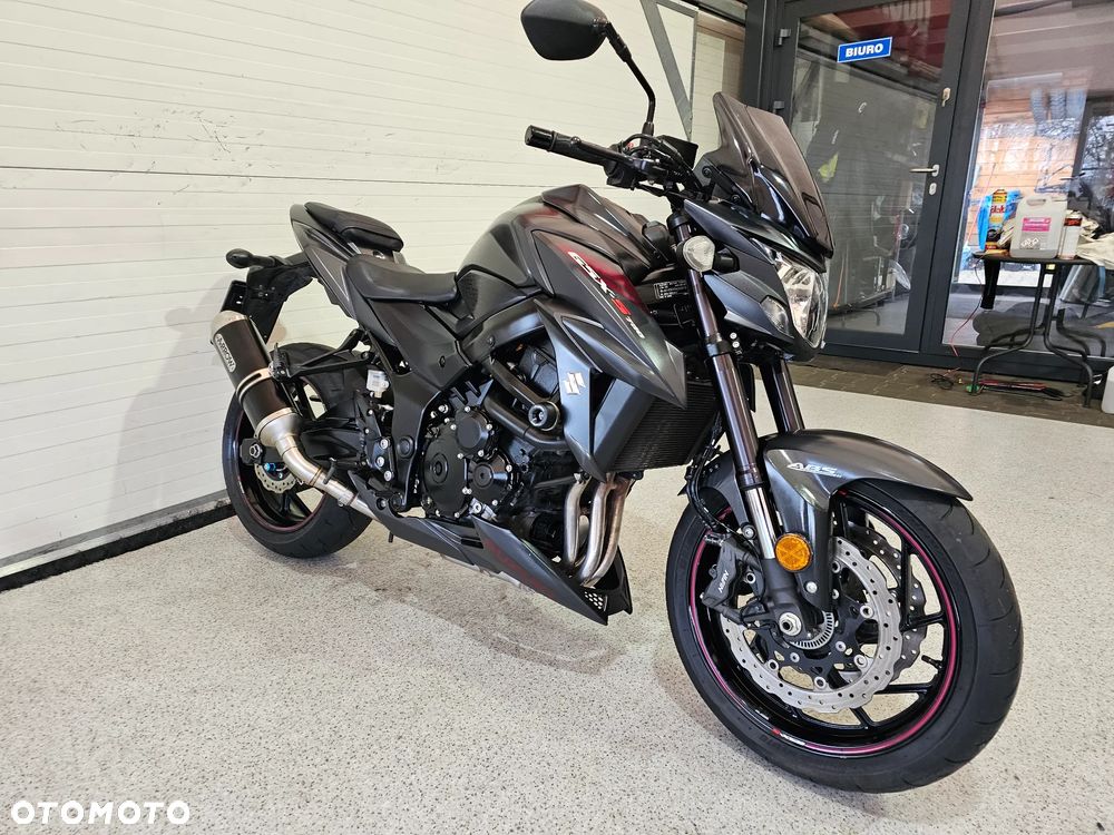 Suzuki GSX - 2