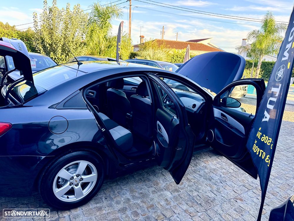 Chevrolet Cruze 1.6 LS - 8