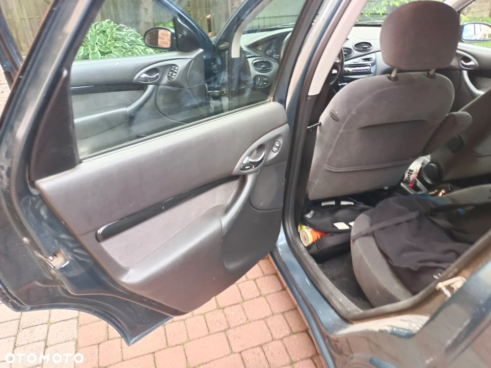 Ford Focus Ghia - 7