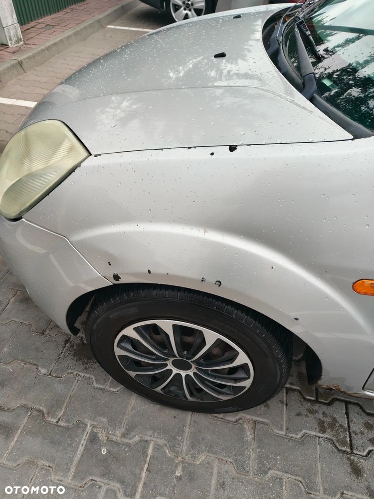 Ford Fiesta 2004 photo 5
