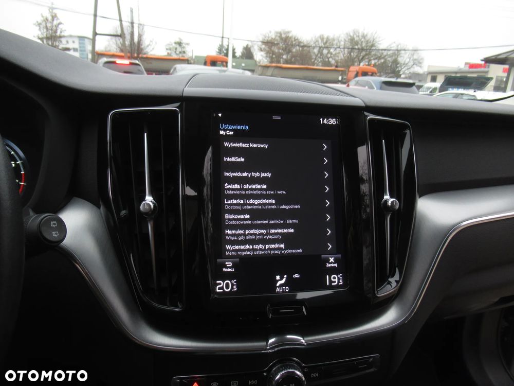 Volvo XC 60 T4 Momentum Pro - 20