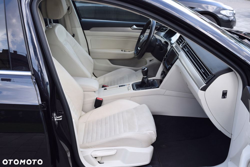 Volkswagen Passat 2.0 TDI (BlueMotion Technology) Highline - 17