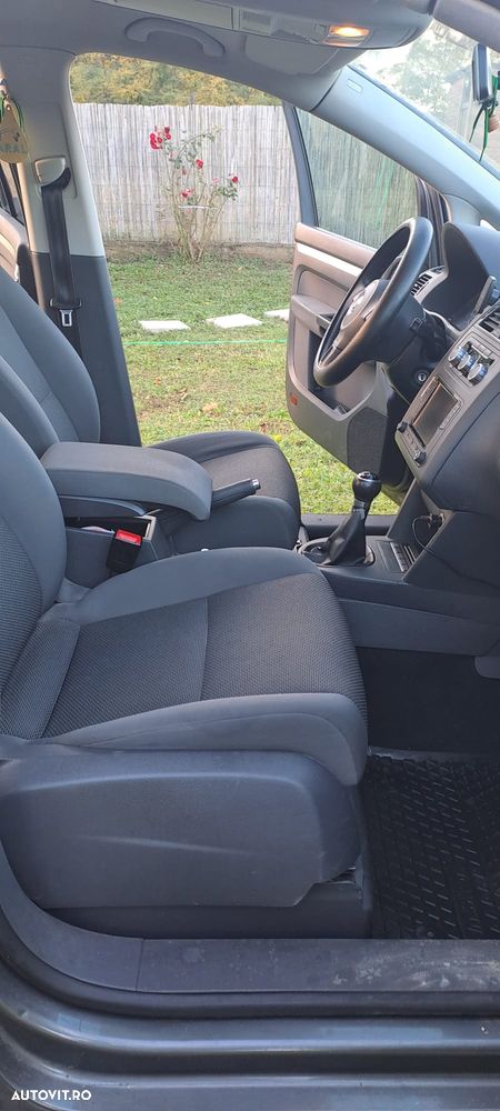 Volkswagen Touran - 10