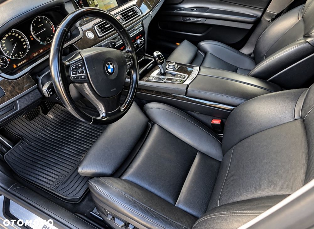 BMW 7 Series 2011 photo 5