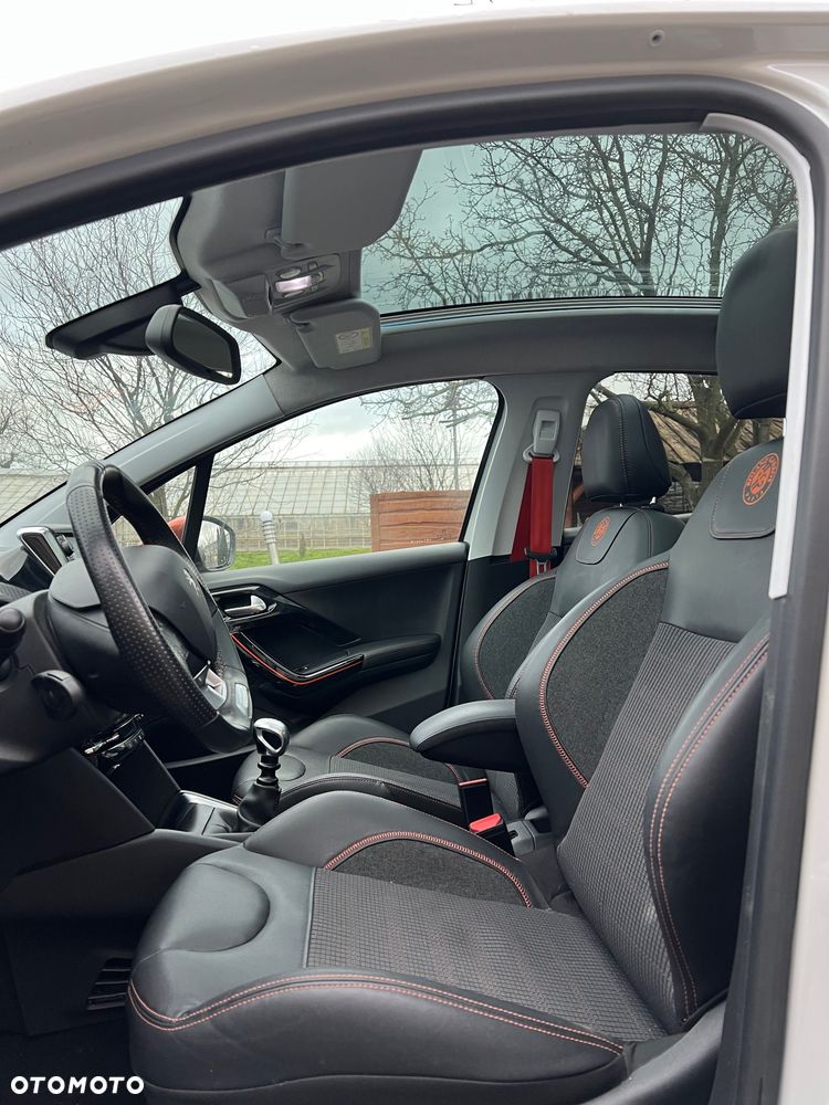 Peugeot 208 - 5