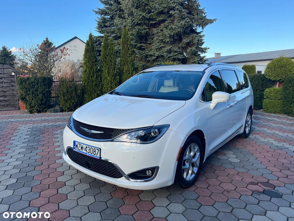 Chrysler Pacifica - 1