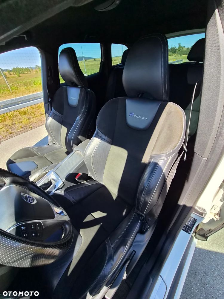 Volvo XC 60 D4 AWD R-Design Momentum - 16