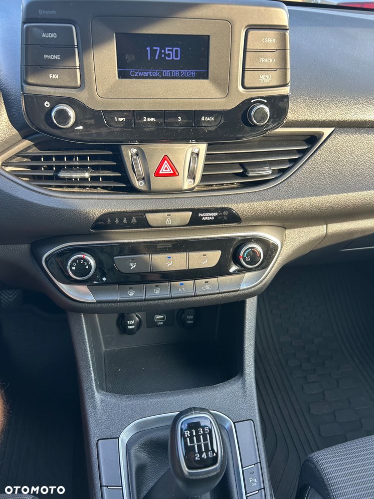 Hyundai i30 1.5 DPI Classic + - 23