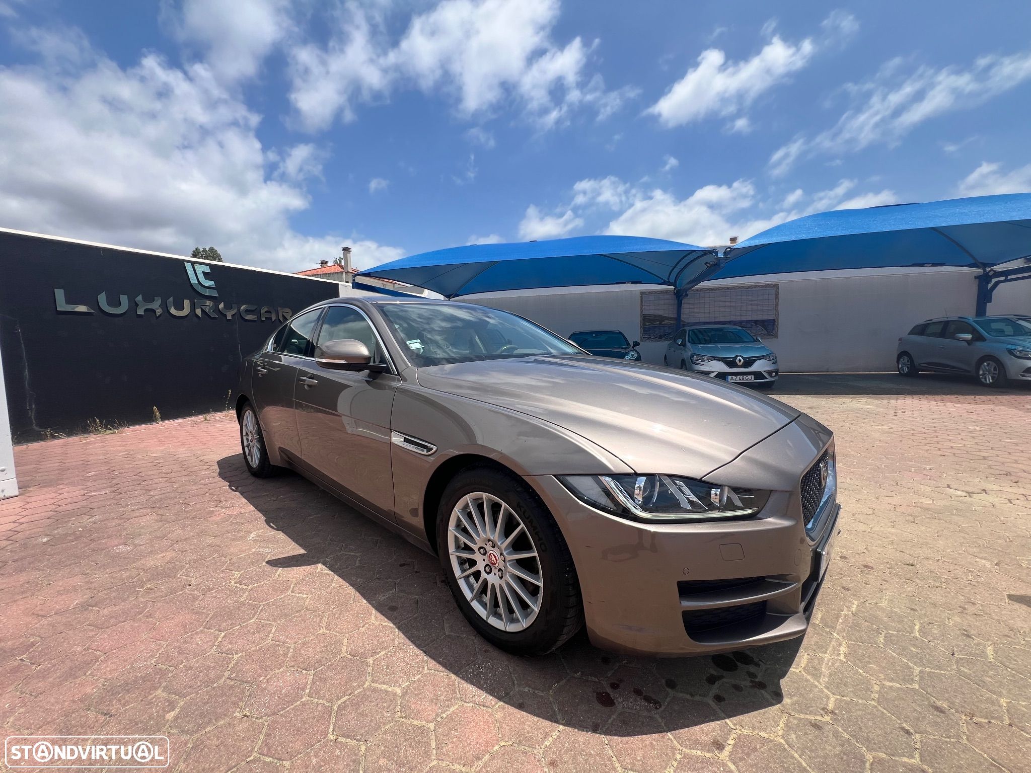 Jaguar XE 2.0 D Prestige Aut. - 1