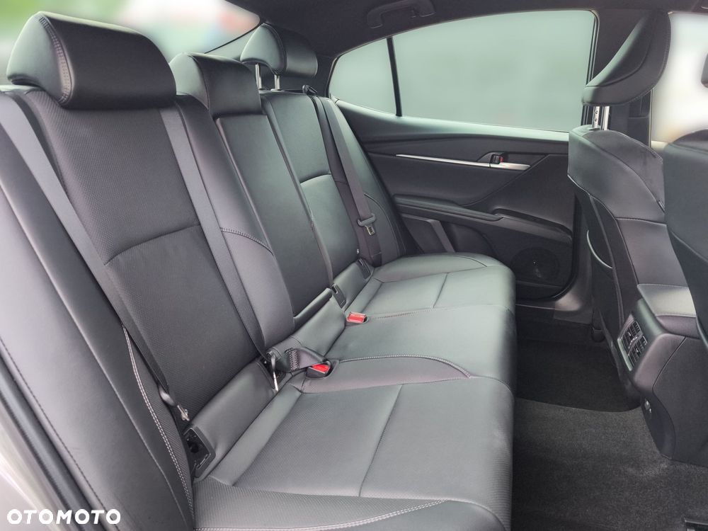 Toyota Camry - 12