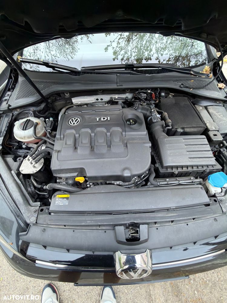 Volkswagen Golf 1.6 TDI DPF Highline - 22
