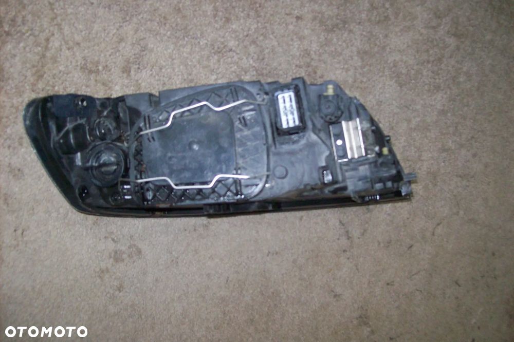 LAMPA PRZEDNIA  PRAWA VOLVO V50 EUROPA - 8