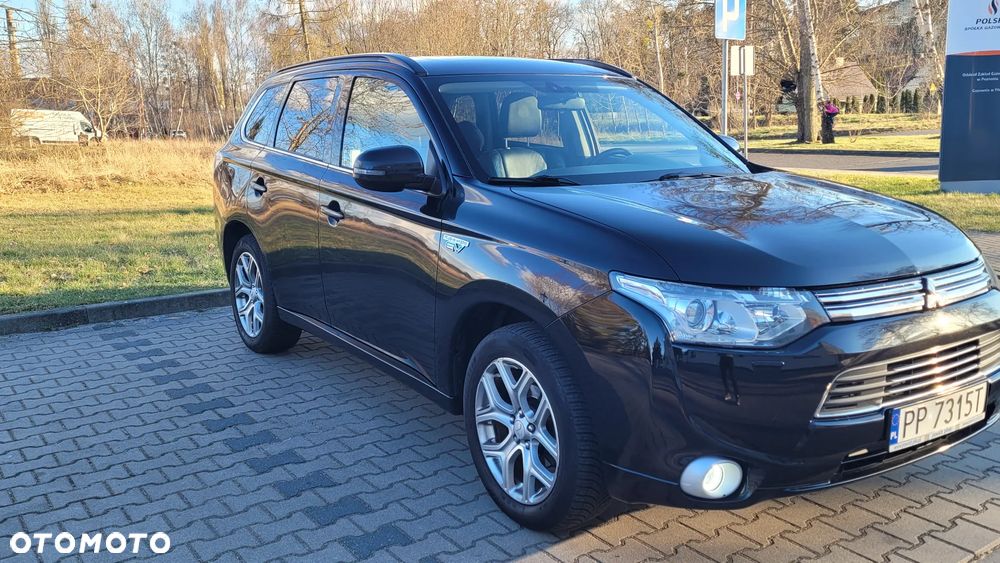 Mitsubishi Outlander - 2