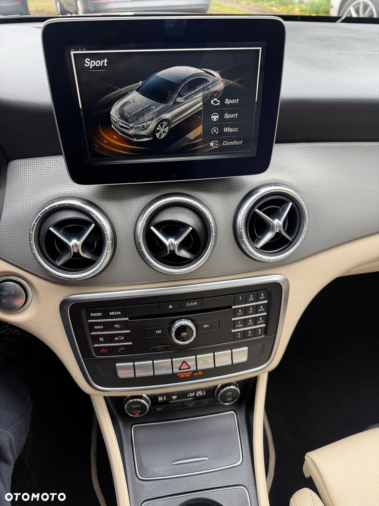 Mercedes-Benz CLA 250 7G-DCT AMG Line - 9