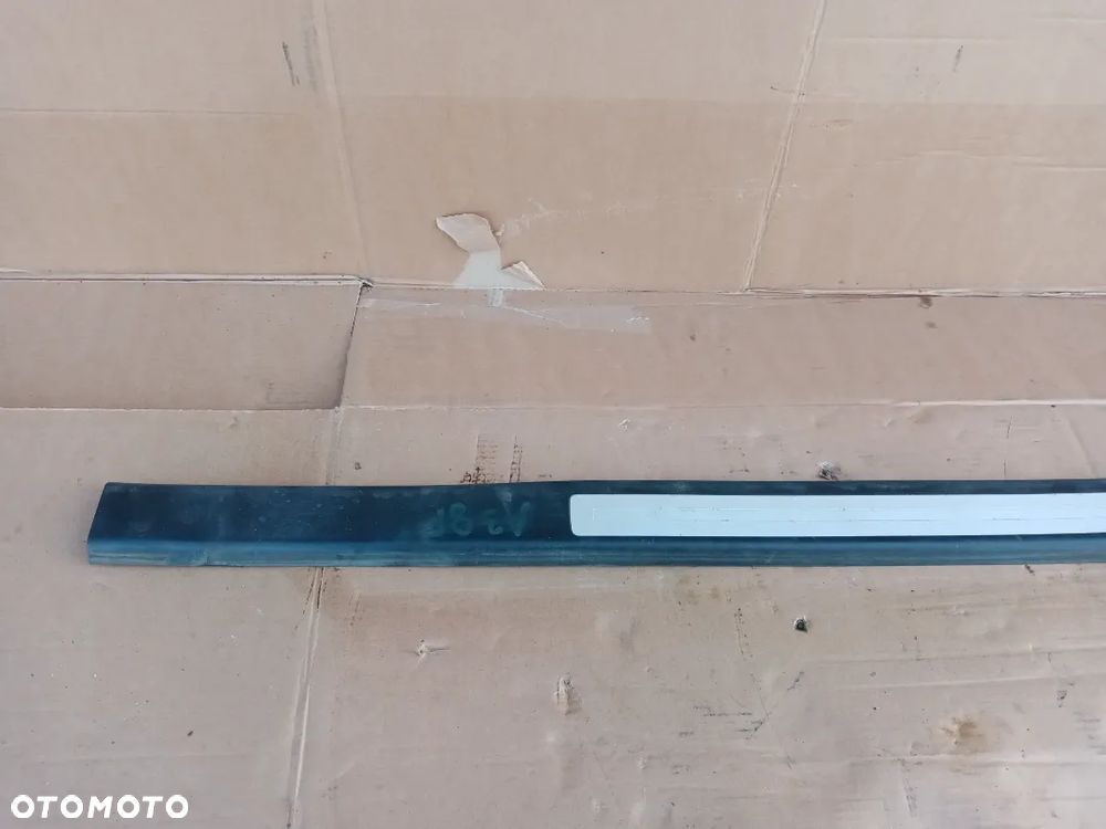 Nakładka listwa osłona progu prawy przód Audi A3 8P Sportback 5D - 2