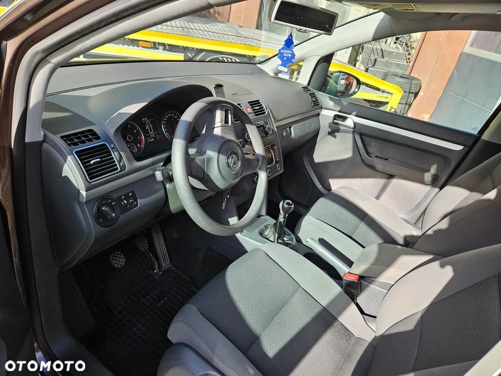 Volkswagen Touran - 16