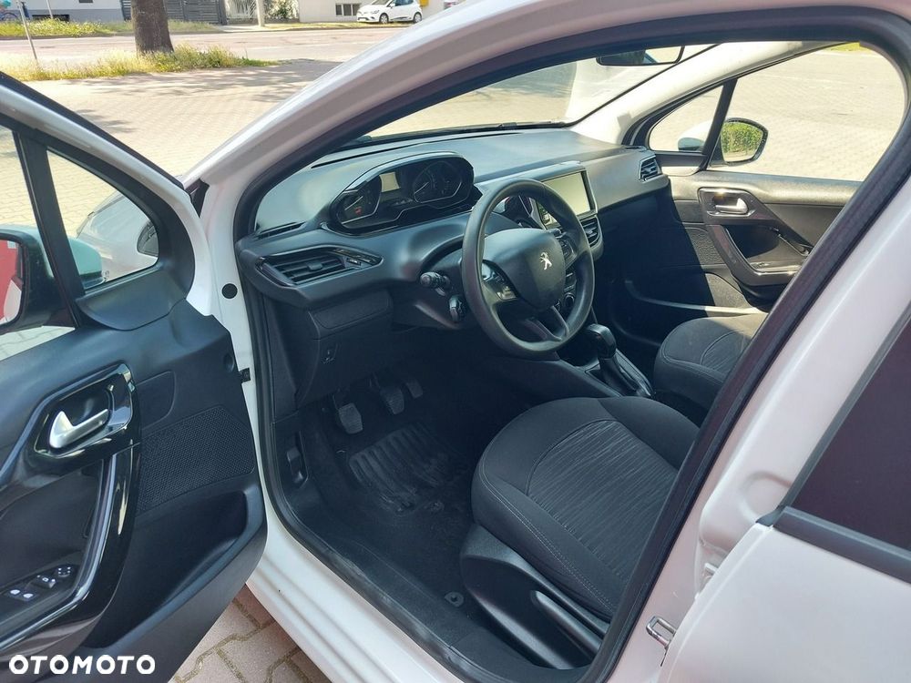 Peugeot 208 - 11