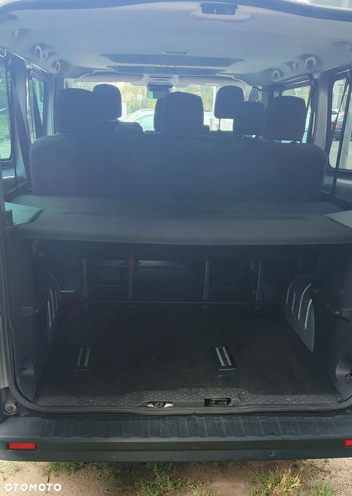 Renault Trafic 2.0 dCi - 10