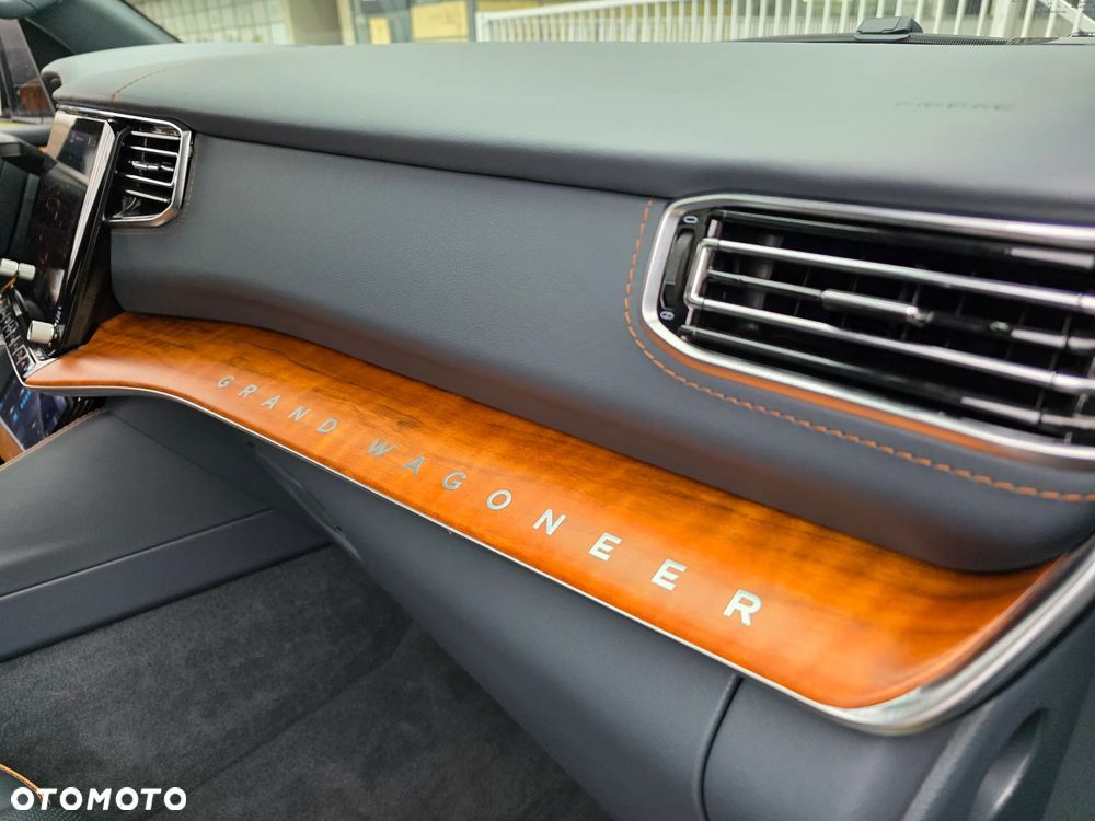 Jeep Grand Wagoneer - 39