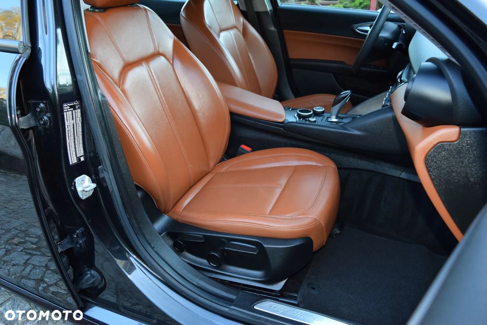 Alfa Romeo Giulia 2.2 AT8 Executive - 13