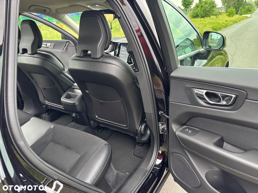 Volvo XC 60 B4 D AWD Momentum Pro - 18
