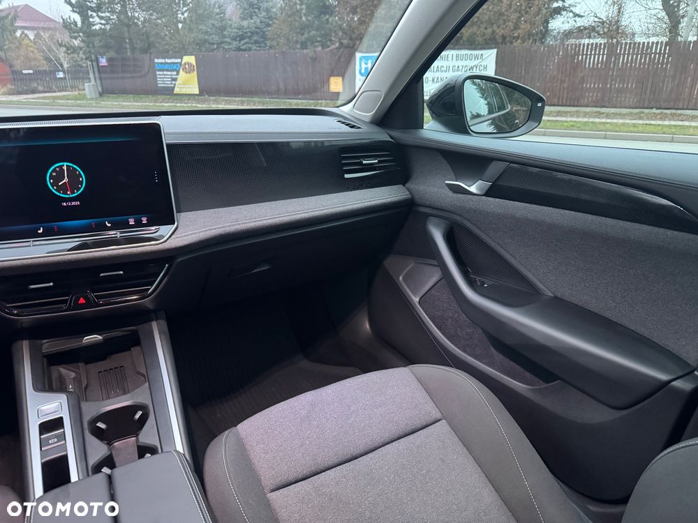 Volkswagen Passat - 33