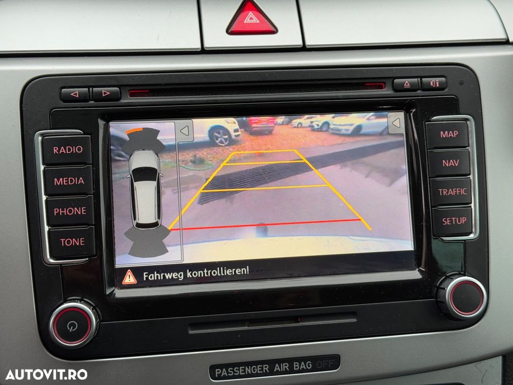 Volkswagen Passat Variant 2.0 TDI BlueMotion Technology DPF Highline - 8