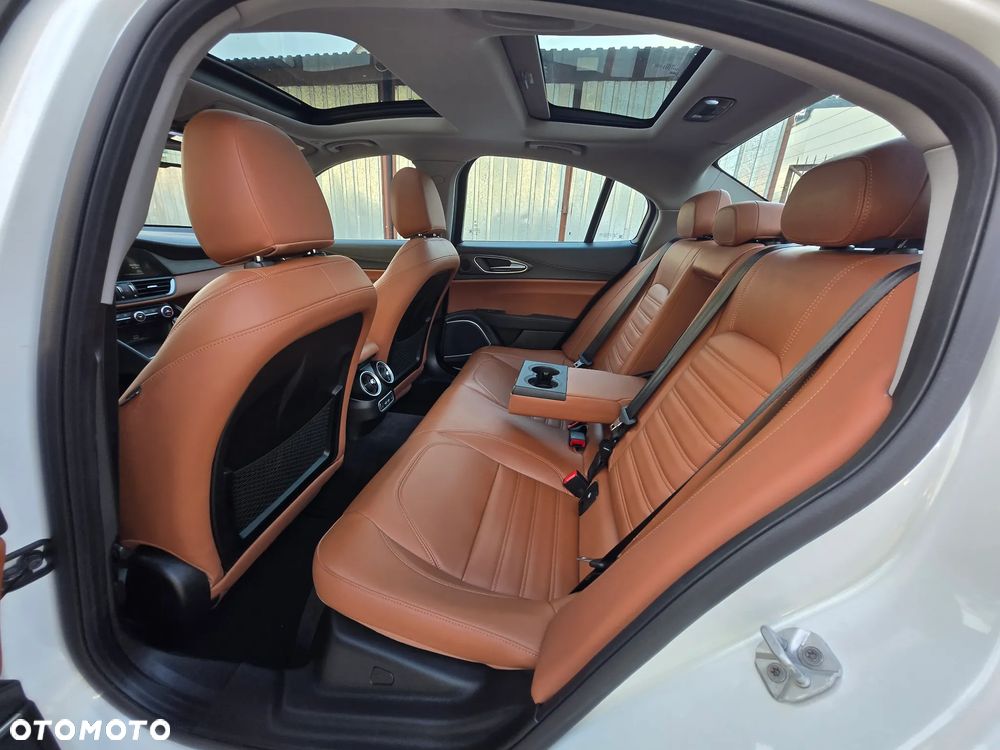 Alfa Romeo Giulia 2.0 Turbo 16V AT8-Q4 Ti - 27